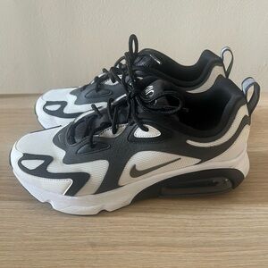 Nike Air Max 200 black and white size 7.5